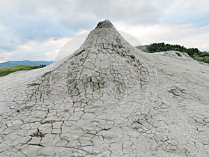 Fango vulcano esplode sporco 